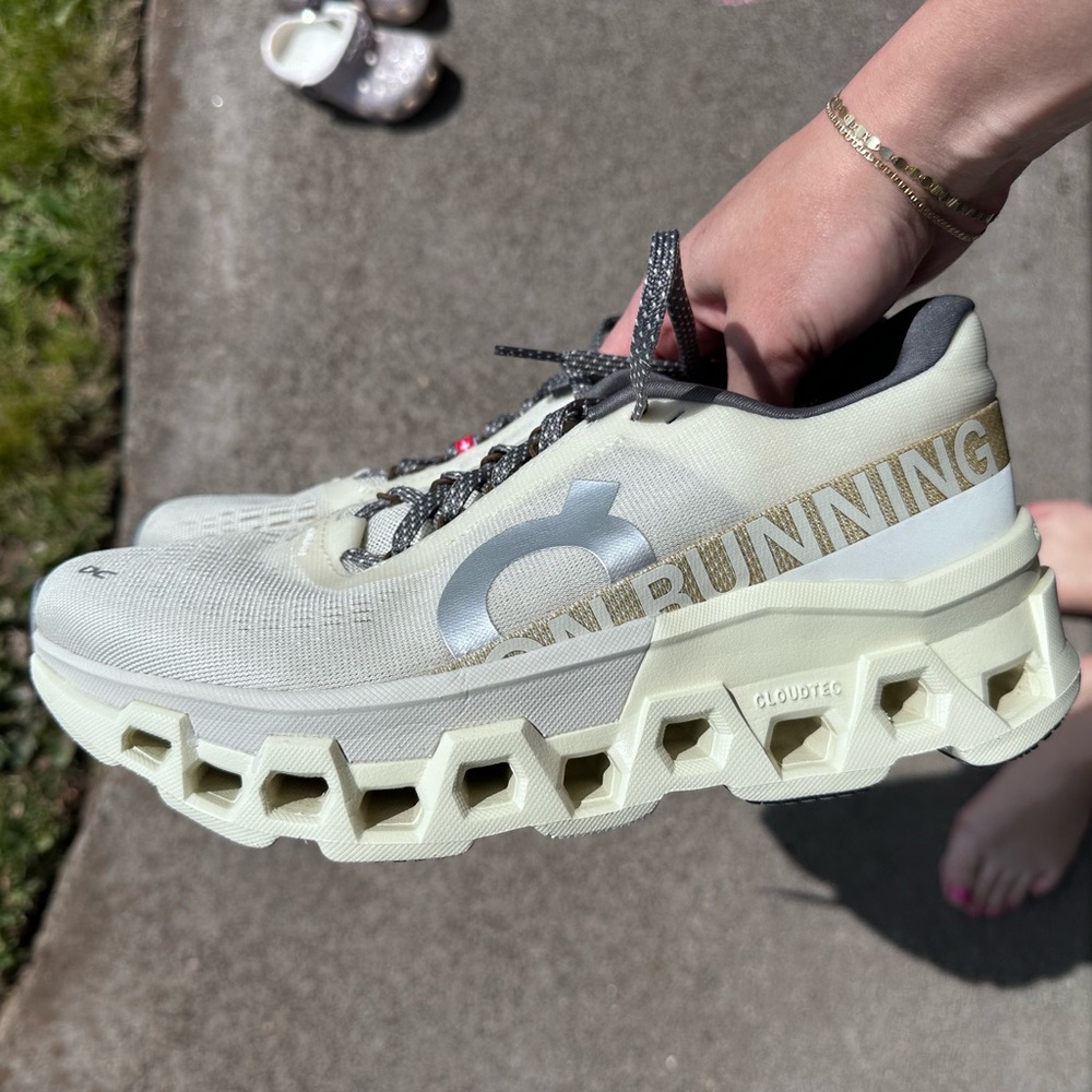 On Running monster cloud 2 limited edition